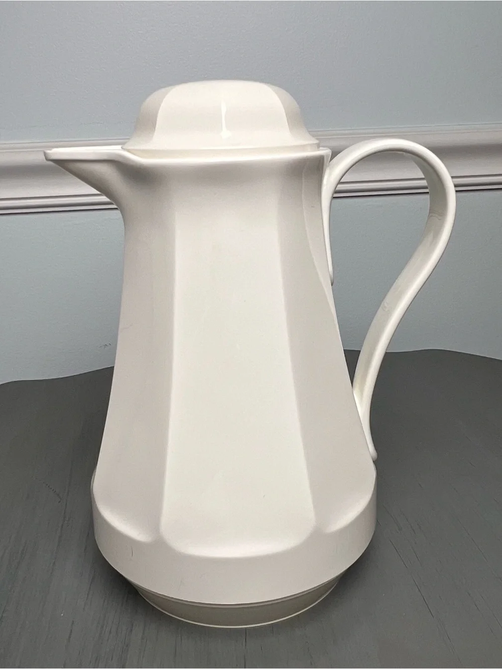 Thermos!! Vintage 1982 thermal carafe. Perfect condition. Coffee-tea lovers.